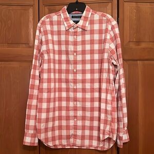 Red and White Banana Republic Camden Fit Button Up size Large